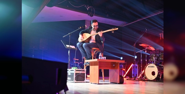 İsmail Altunsaray'dan türkü dolu gece: Manisa coştu