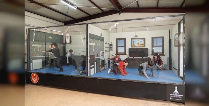 İzmir'de deprem gerçeği sanal gerçeklikle canlanıyor: Korkmak yerine doğru hamleyi öğreniyorlar