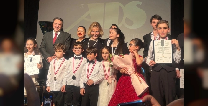 İzmir’de piyano rüzgarı esti: Gülsin Onay Festivali genç yıldızları parlatı