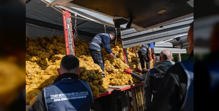 İzmir'de Üreticiye Destek: 300 Ton Patates Dar Gelirli Ailelere Ulaşıyor