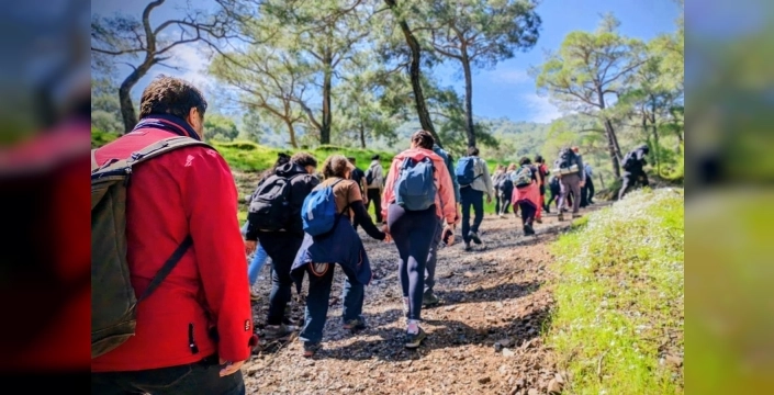 İzmir'in doğal güzelliklerinde 180 doğaseverden anlamlı bahar yürüyüşü