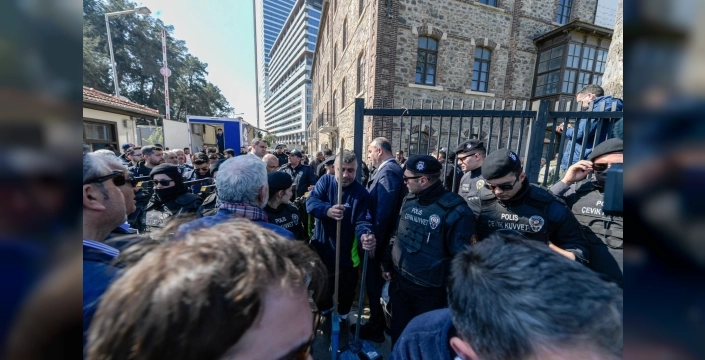 İzmir Meslek Fabrikası'nda gerginlik devam ediyor: Vakıflar'ın işlemi tepkileri artırdı