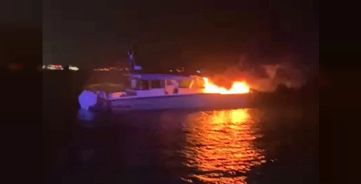 Kadıköy'de nefes kesen kurtarma: Teknedeki 4 kişi son anda kurtuldu