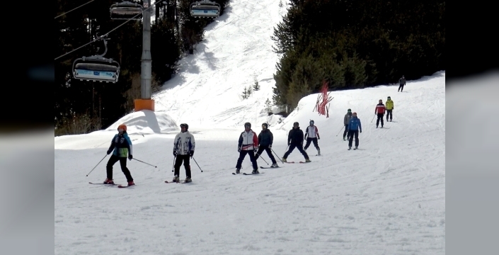 Kars'ta kayak ve snowboard kursu başladı