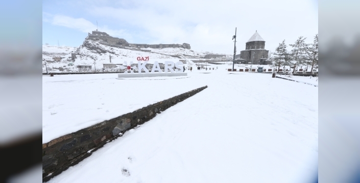 Kars ve Ardahan bembeyaz! Kar yağışı etkisini sürdürüyor