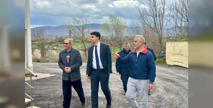 Kaymakam Kara'dan Günyurdu Köyü'ne çıkarma: Vatandaşla dertleşti, cami restorasyonunu denetledi