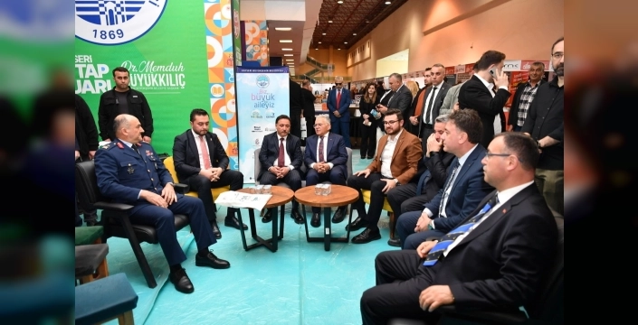 Kayseri, 8. Kitap Fuarı ile Edebiyatın Kalbi Oldu: 500 Yazar, 3 Milyon Kitap Kitapseverlerle Buluştu