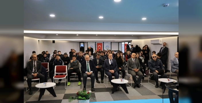 Kayseri'de Alev Alatlı Okumaları büyük ilgi gördü