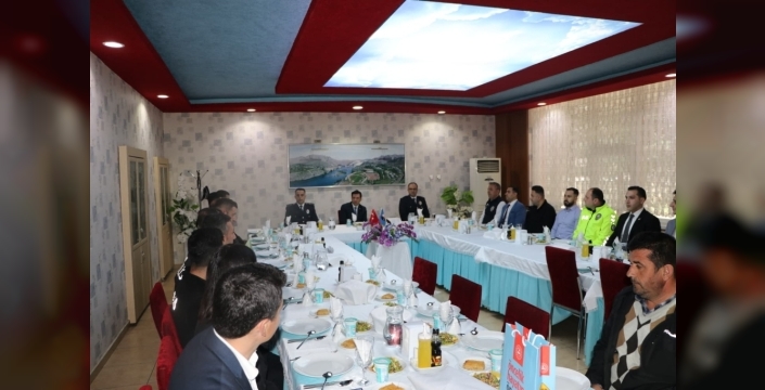 Keban Kaymakamı Furkan Atalık, polislerle Polis Haftası'nı kutladı