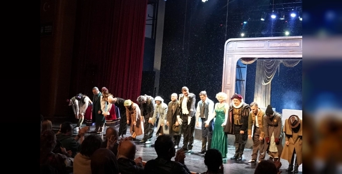 Kocaeli Şehir Tiyatroları, Bursa'da alkışlarla taçlandı