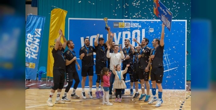 Konya Barosu, kurumlar arası voleybol turnuvasında kupayı kaldırdı!