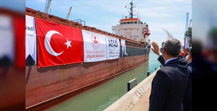 Lübnan'a umut dolu yolculuk: 730 ton yardım Mersin'den dualarla gönderildi