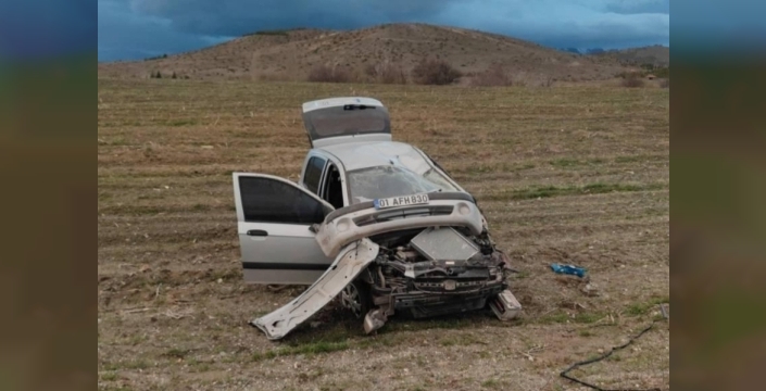 Malatya'da devrilen otomobilde anne ve iki çocuğu yaralandı