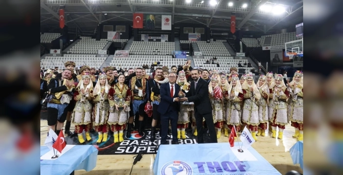 Manisa Büyükşehir, halk oyunları yarışmasında göz doldurdu