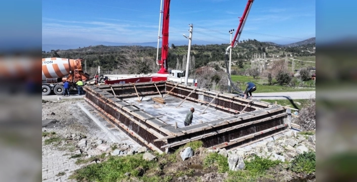 Manisa'da çiftçilerin yüzü güldü: Eski toprak havuzlar yerini modern tesislere bırakıyor