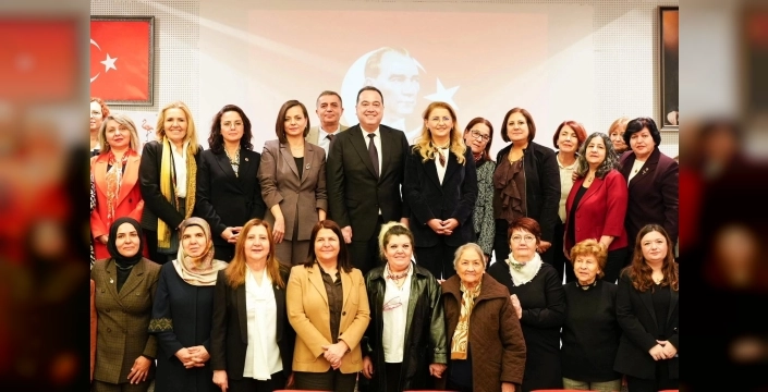 Manisa'da Kadın Belediye Başkanları Buluşması: Eşitlik ve Anma Teması