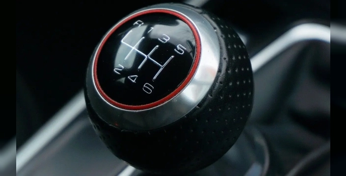 Manuel vites devri kapanıyor: BMW ve Mercedes dahil dev markalar üretimi durduruyor!