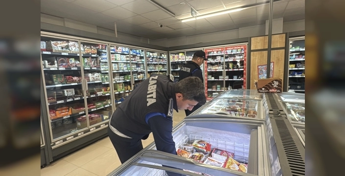 Marketlere zabıta baskını: Skandal ürünler ele geçirildi, cezalar kesildi!