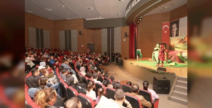 Melikgazi'den çocuklara 'Ormanlar Kralı' sürprizi: Kahkahalar havada uçuştu