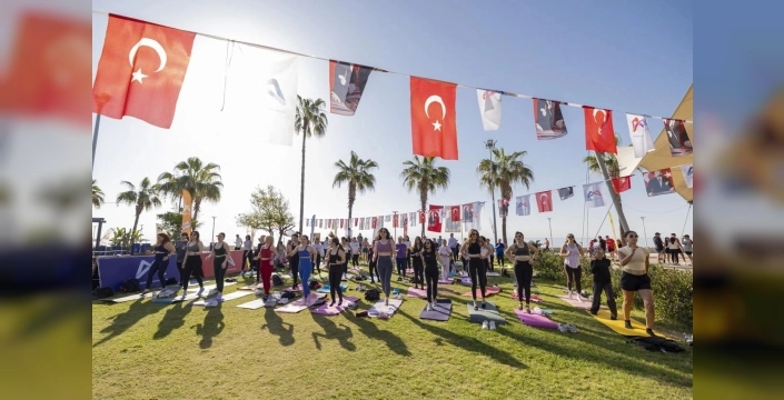 Mersin'de bahar spor şenliği coşkusu sahile yansıdı
