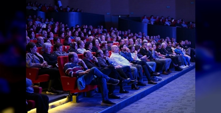 Mersin'de Dünya Tiyatro Günü coşkusu yaşandı