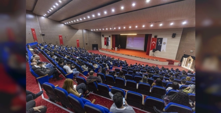 Mersin'de üniversite adayları için meslek tanıtım semineri düzenlendi