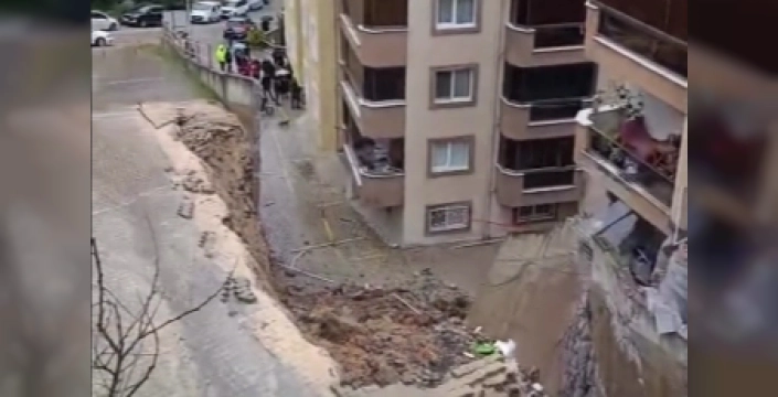 Mudanya'da sağanak yağış sonrası istinat duvarı çöktü, daireler tahliye edildi