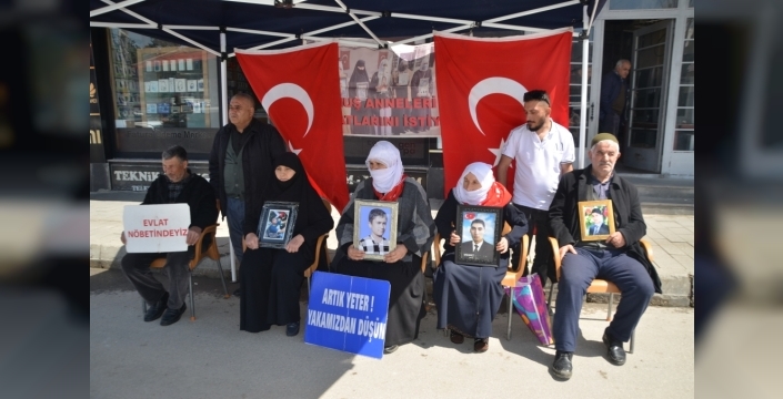 Muş'ta evlatlarına kavuşmak isteyen aileler, eylemlerine devam ediyor