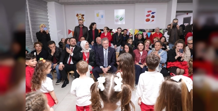 Osmangazi'de 23 Nisan coşkusu: Kreş öğrencileri sahne aldı