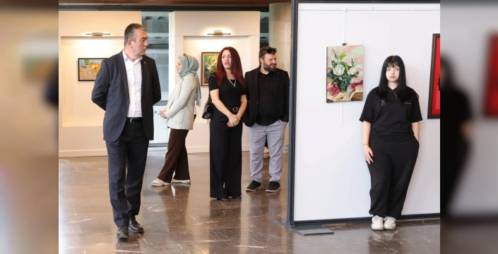 Osmangazi'de liselilerin sanatsal emekleri sergilendi