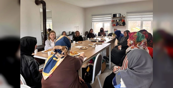 Sakarya'da 'Kadın Kadına' projesi 16 ilçede kadınlarla buluşuyor: Aile içi iletişim ve sosyal destek seminerleri devam ediyor