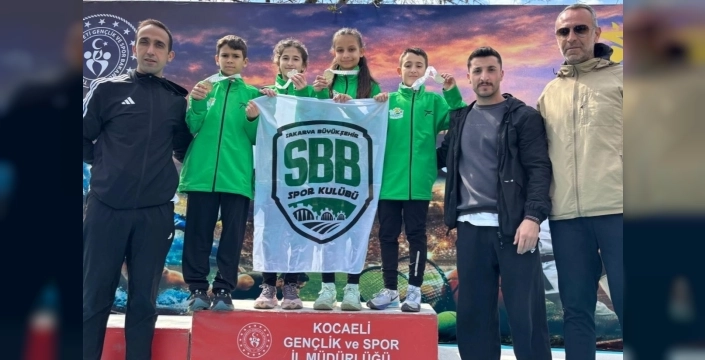 Sakarya'nın atletleri Kocaeli'de çifte zafer elde etti