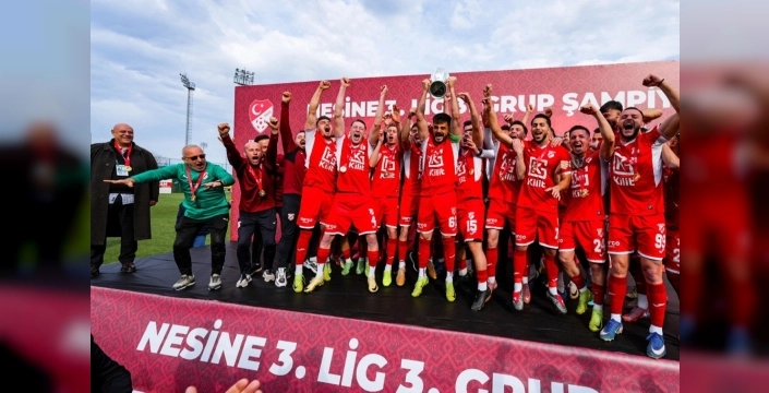 Sebat Gençlik Spor, şampiyonluk kupasını coşkuyla aldı