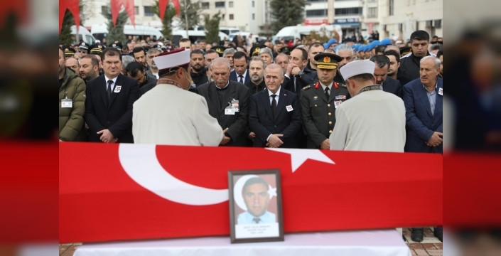 Şehit polis Seçkin Yalçın, Elazığ'da gözyaşlarıyla son yolculuğuna uğurlandı