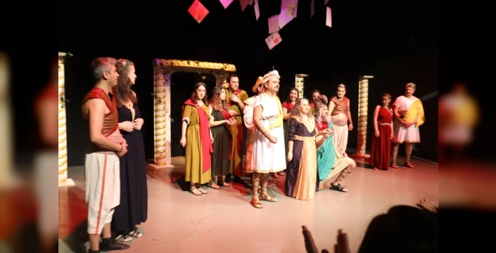 Tofaş Tiyatro Kulübü'nden Haldun Dormen'e anlamlı saygı