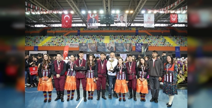 Trabzon Büyükşehir Belediyesi halk oyunlarında fırtına gibi esti: Çifte şampiyonluk!