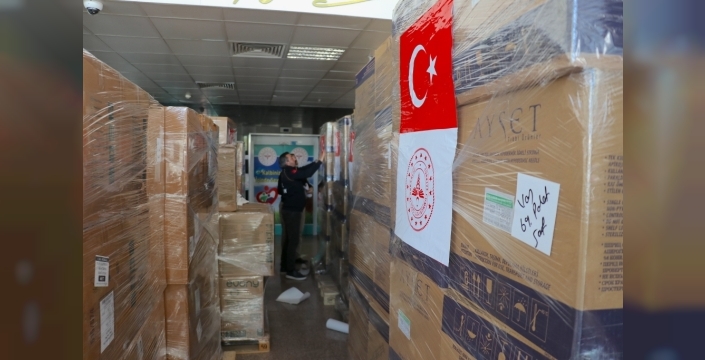 Türkiye'den İran'a acil yardım: Tıbbi malzeme yüklü 3 tır yola çıktı