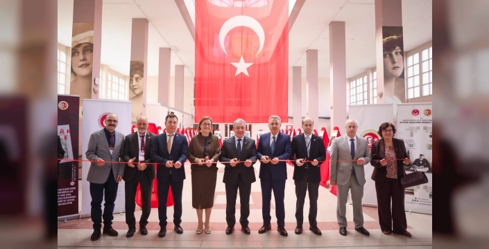 Uluslararası Aile Sempozyumu İzmir'de başladı