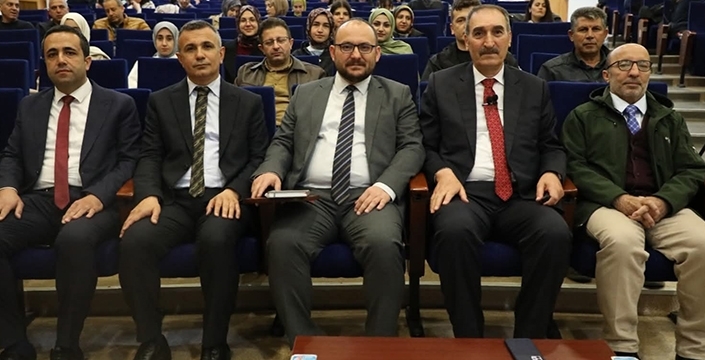 Üniversitede Anlamlı Söyleşi: Öğretmen Olmak mı? Öğretmenlik Yapmak mı?