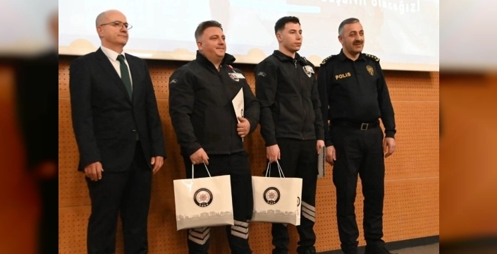 Uyuşturucu sevkiyatını önleyen belediye personeline emniyetten büyük onur