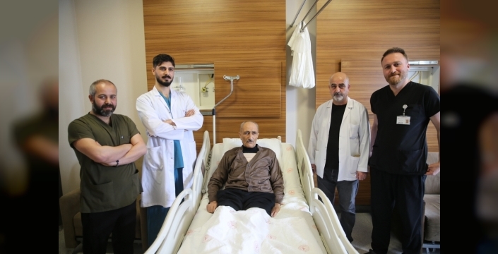 Van'da 25 dakikalık kalp masajıyla hayata döndürülen hasta, ameliyatla sağlığına kavuştu