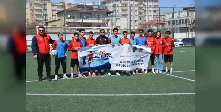 Van'da gençler için mini futbol turnuvası gerçekleştirildi