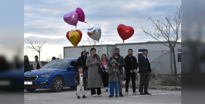 Van'da lösemili çocuklar için duygusal balon etkinliği düzenlendi