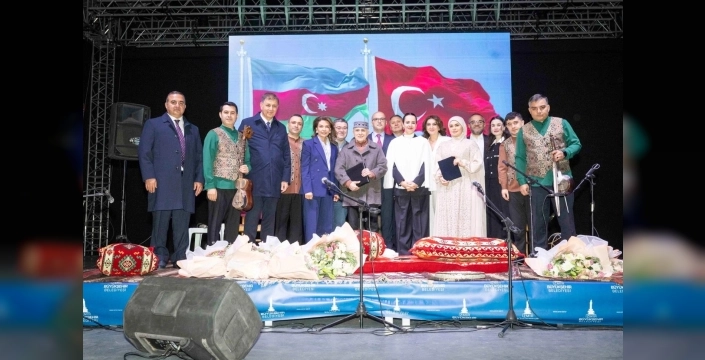40 yıllık kardeşlik İzmir'de şarkılarla taçlandı: Bakü ile gönül bağı güçleniyor