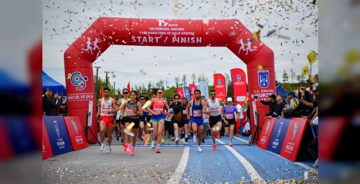 Ankara'da geleneksel yarı maratonda binlerce sporcu ter döktü