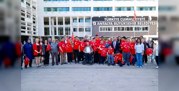 Antalya'da engelli gençler bir günlüğüne asker oldu