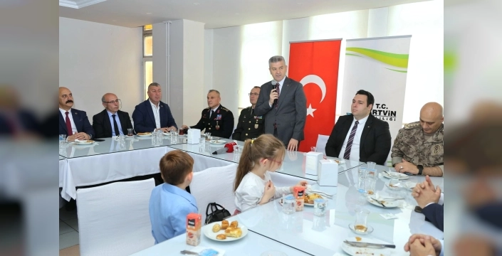 Artvin'de bayram coşkusu: Protokol bir araya geldi, güvenlik önlemleri artırıldı