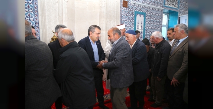 Bakan Tekin, bayramı memleketinde karşıladı: Çocuklarımızın değerlere bağlı yetişmesi için çalışıyoruz