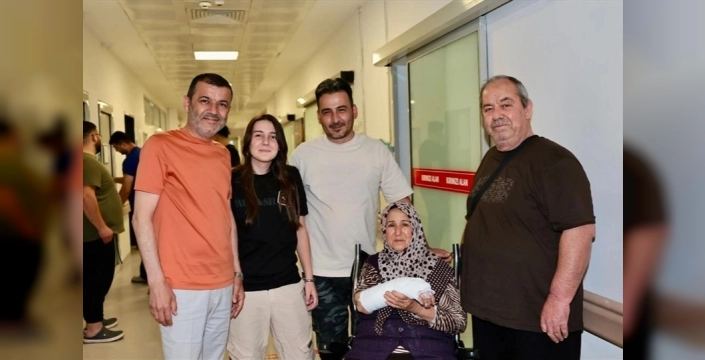 Başkan Çavuşoğlu, bayramda sağlık ve güvenlik çalışanlarını ziyaret etti