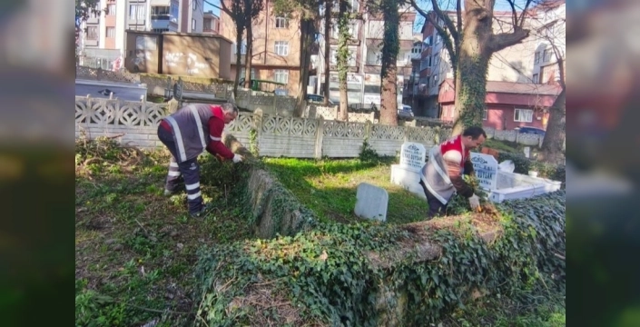 Bayram hüznü yerini huzura bırakıyor: Ordu mezarlıkları Kurban Bayramı'na hazır